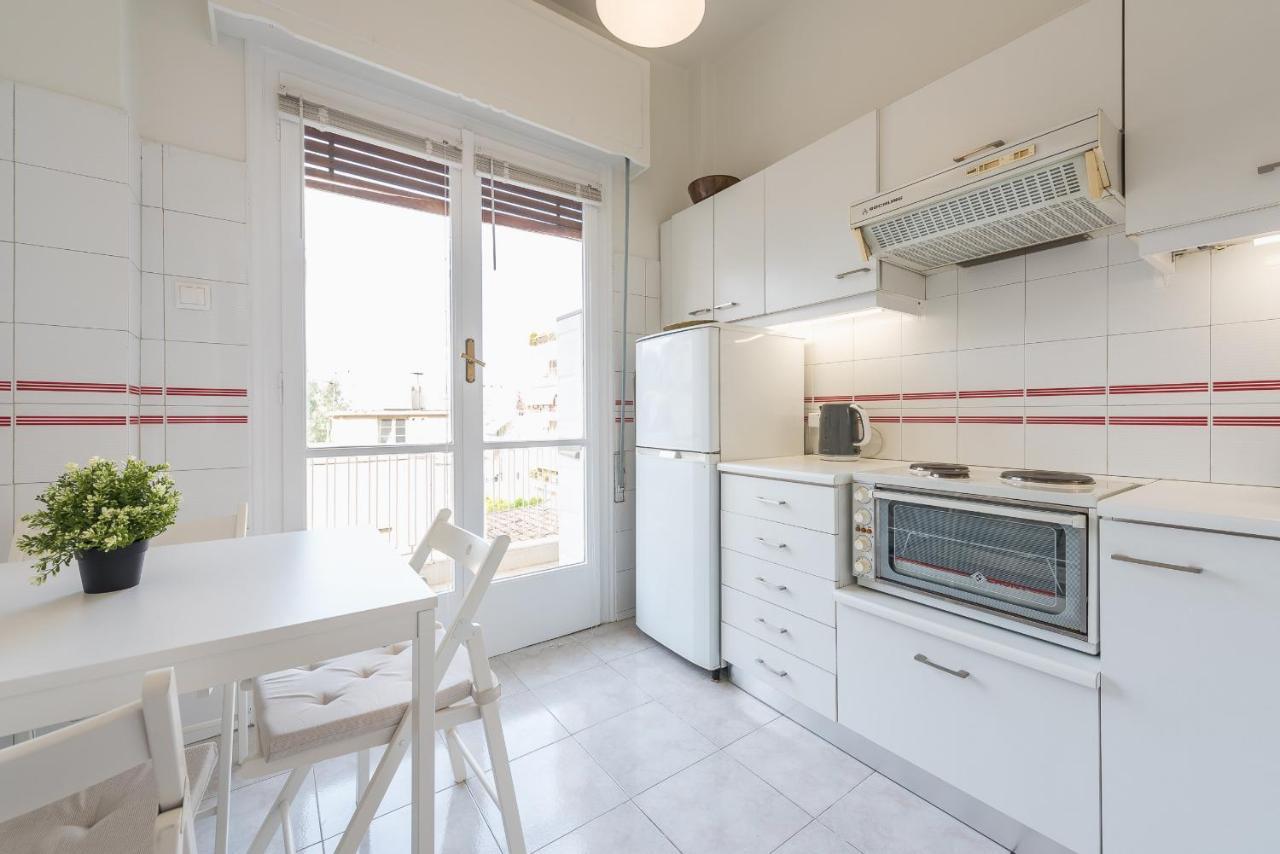 Cozy And Fresh Apt Close To Metro アテネ エクステリア 写真