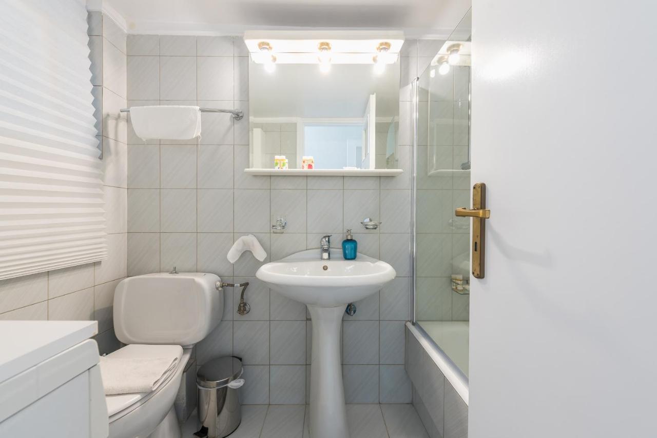 Cozy And Fresh Apt Close To Metro アテネ エクステリア 写真