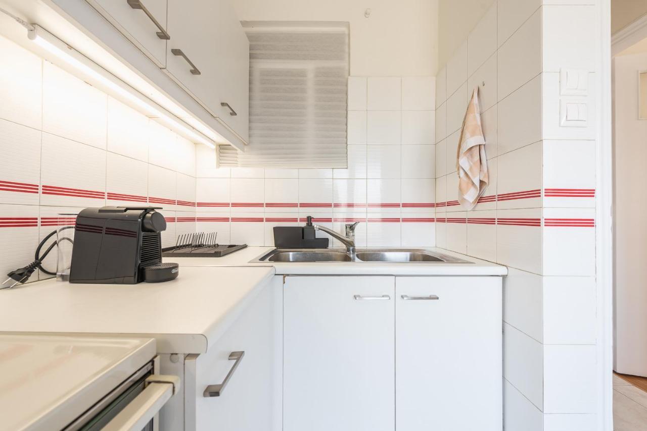 Cozy And Fresh Apt Close To Metro アテネ エクステリア 写真